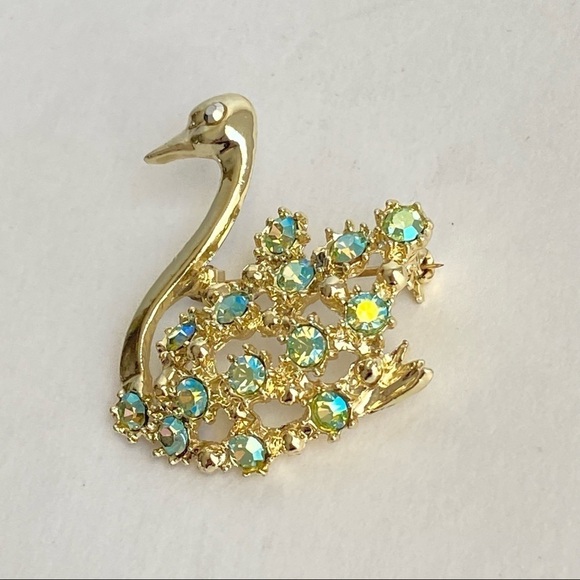 Vintage Swan Brooch Aurora Borealis Crystal Green Rhinestone Gold Tone 60s Retro - Picture 4 of 8